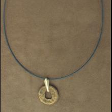 Collier avec pice en bronze Song